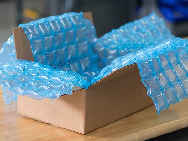 Pregis-Inspyre-HC-Protective-Packaging-in-water-blue-color Imballi-accoppiato-resistenti-bologna